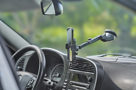 Uniwersalny uchwyt samochodowy na telefon komórkowy eXc CLICK, czarny