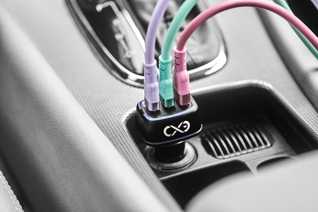 Uniwersalna ładowarka samochodowa eXc LIGHT,1xUSBA QC+2xUSBC PD,75W,biała